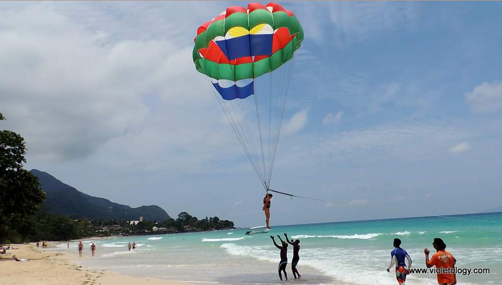 Seychelles-parasailing