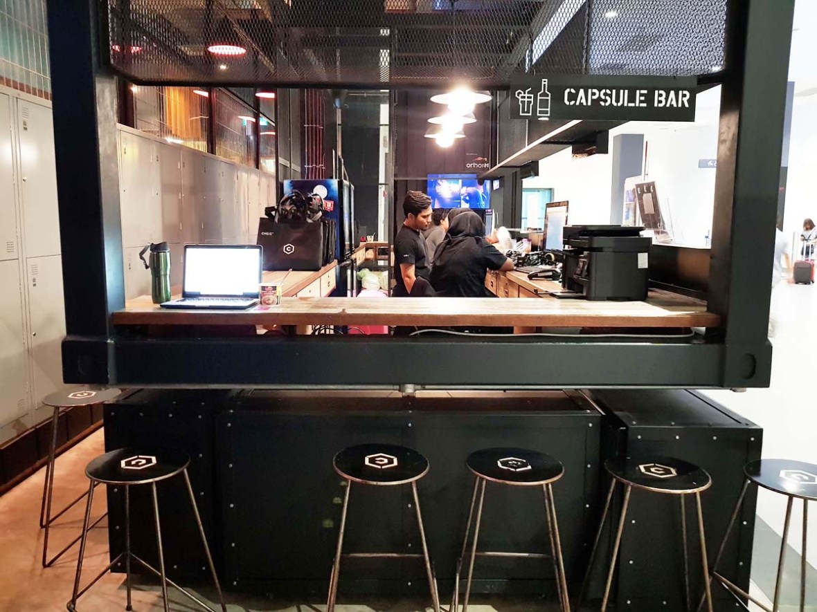 capsule container hotel klia2 