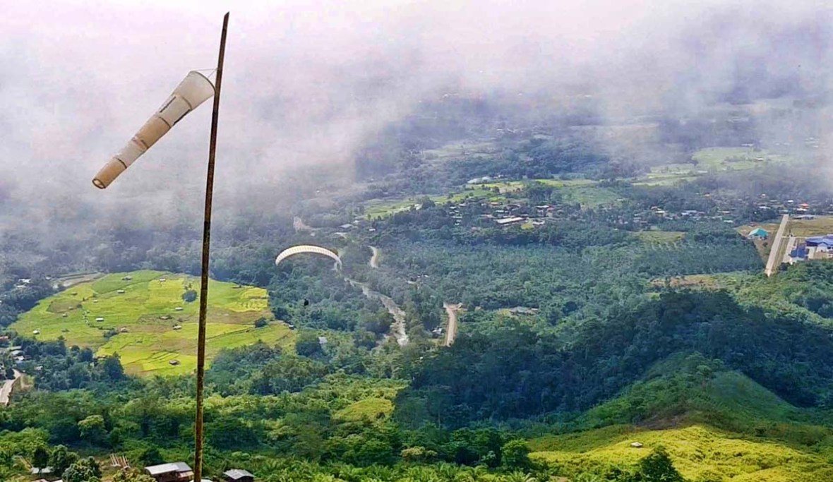 paragliding keningau sabah borneo malaysia