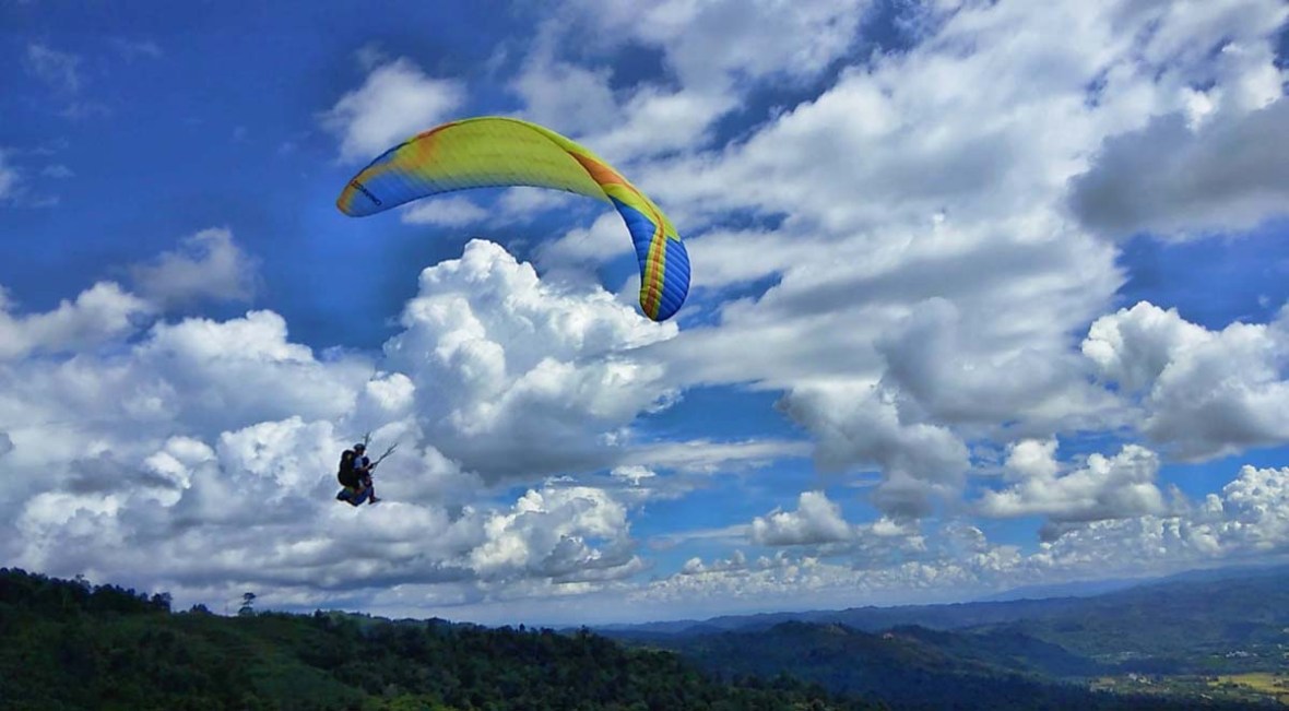 tambunan paragliding sabah malaysia