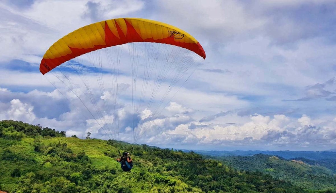 tambunan paragliding sabah malaysia