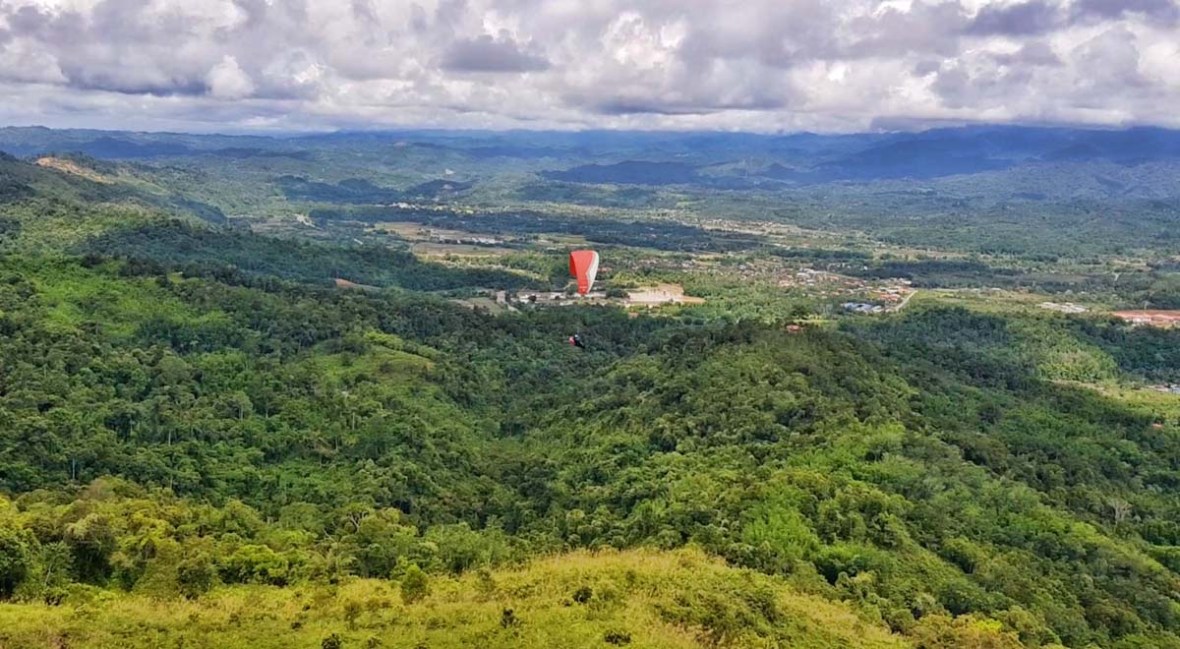 tambunan paragliding sabah malaysia